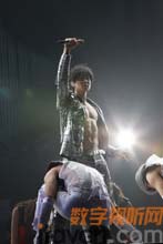 JJ Lin“I AM”ȫѲУʹÎ MD 5235 ԒͲ^ SKM 5200 ֳʽԒͲ