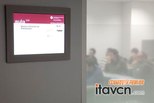 zƼָʾBarcelonaTech (UPC) ÿg15LCDĻŃ@ʾ҃ĿǰMеn̡