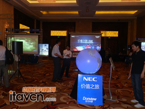 (ni)ͶӰ1̫NEC PX750U+~R^