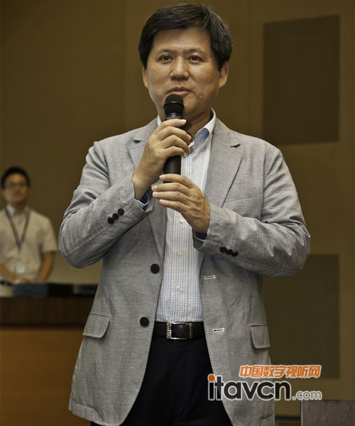 三星顯示器全球銷售總裁金汀煥專務(wù)在會上致辭