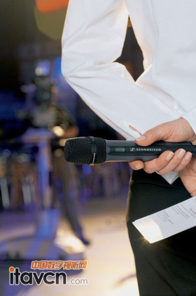 Sennheiser2012ϺHIչ[
