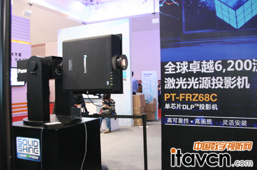 Infocomm 2014³ʬFͶӰ